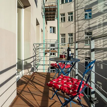 Apartment Modern With Portable Ac And Cozy Terrace Prague