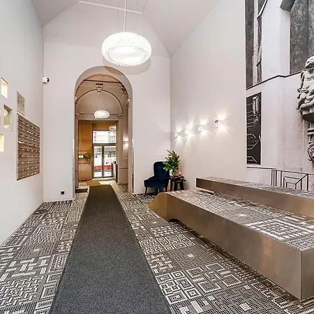 Apartment Modern With Portable Ac And Cozy Terrace Prague