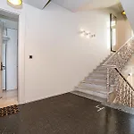 Apartman Modern With Portable Ac And Cozy Terrace