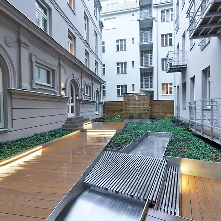 Modern With Portable Ac And Cozy Terrace Appartement