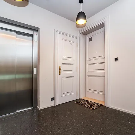 Modern With Portable Ac And Cozy Terrace Appartement *