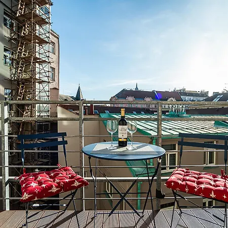 Modern With Portable Ac And Cozy Terrace Apartman Prága