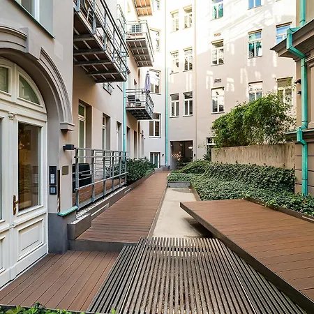 Modern With Portable Ac And Cozy Terrace Apartman Prága